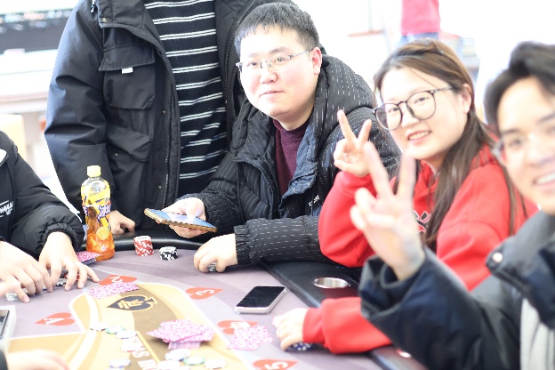 一群穿制服的人